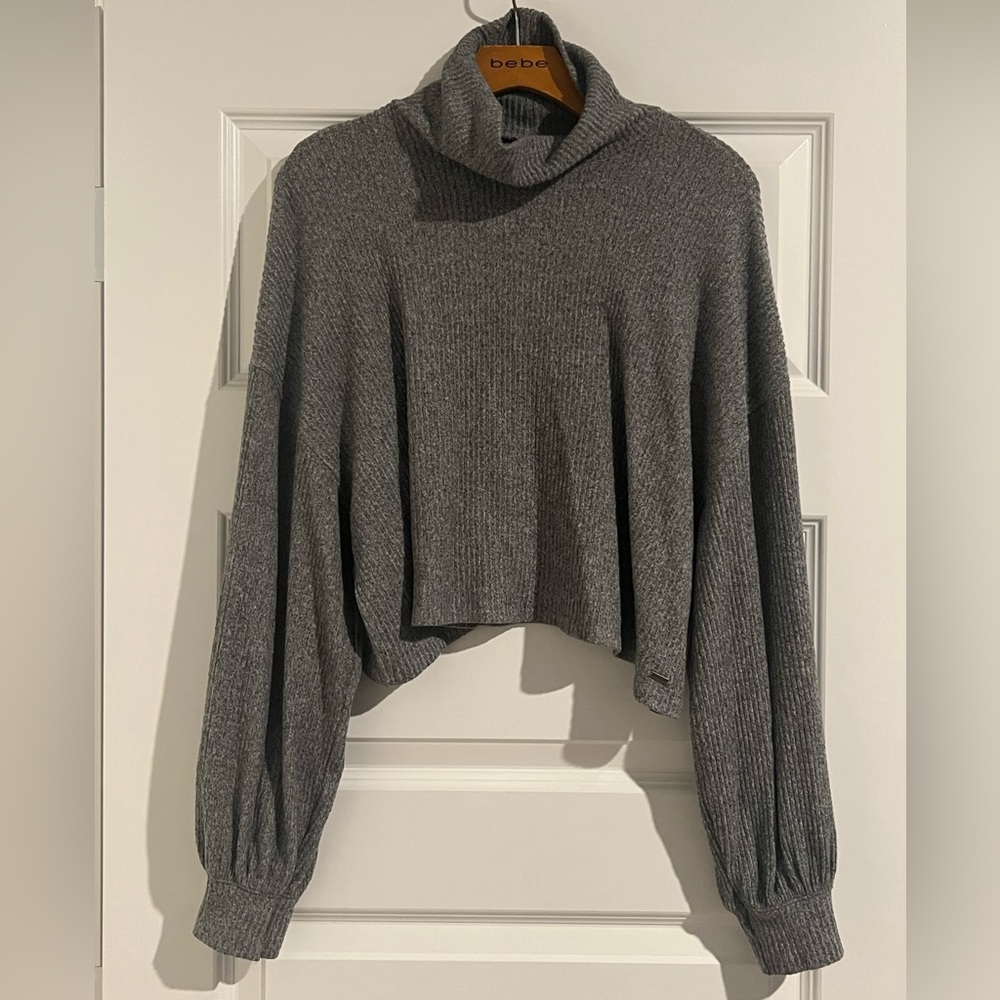 Hollister Gray Cropped Turtleneck Sweater with Puff Sleeves Size Medium